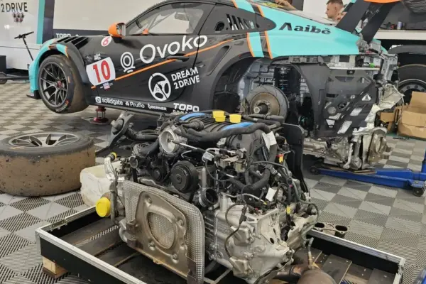 The first victim in the "Aurum 1006 km race": Porsche engine replacement