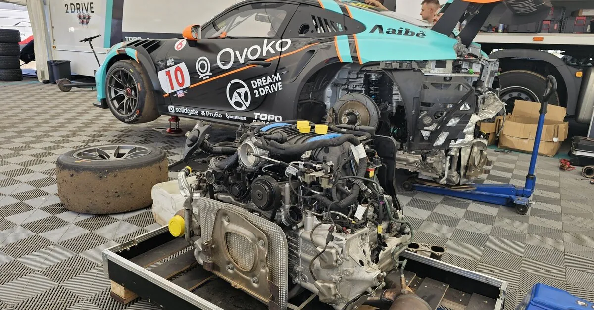 The first victim in the "Aurum 1006 km race": Porsche engine replacement