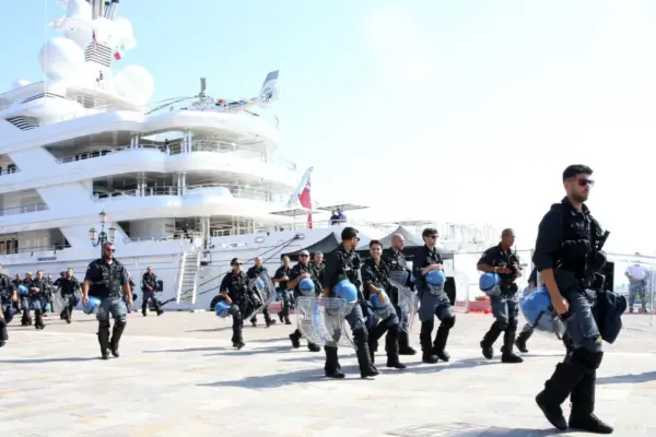 The US ambassador's megayacht appeared in Venice: locals went crazy
