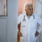 At 90, the doctor climbs mountains daily to his patients: „I would retire, but there's no one to replace me“
