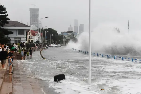 Typhoon "Bavi" weakened but brought strong wind and rain to China