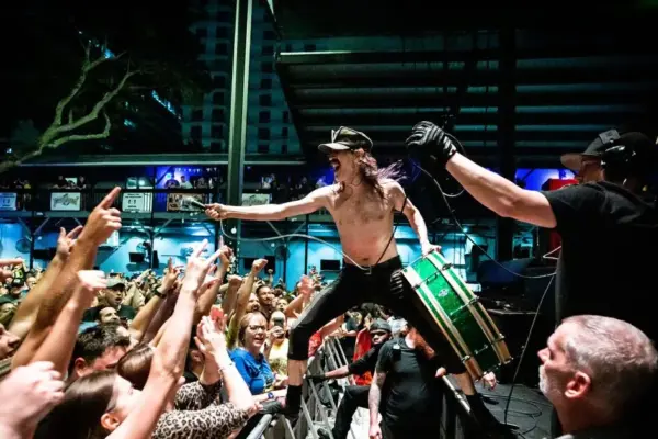 Vilnius will be painted purple: "Gogol Bordello" European tour begins in Lithuania