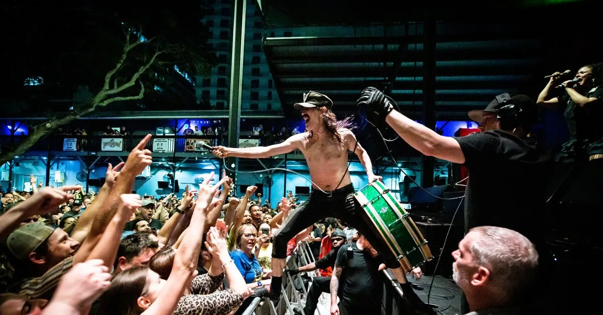 Vilnius will be painted purple: "Gogol Bordello" European tour begins in Lithuania