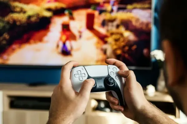 Psychologists explained why adults are so attracted to hero roles in games