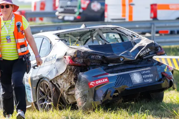 The first accident in the "Aurum 1006 km race" training: BMW unfortunately crashed