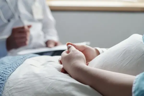 Dangerous form of cancer is increasingly affecting young people: doctors urge not to miss these 4 signs