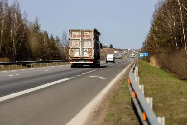 Skelbia karą kelius ardantiems vilkikams: Klaipėda – priešakinėse kovos eilėse