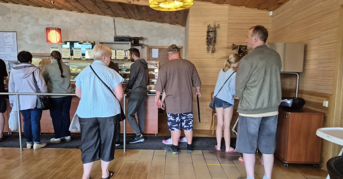 Holy Canteens Duel: We Compared Prices Downtown and by the Sea