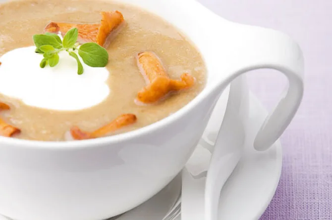 Lentil soup with chanterelles