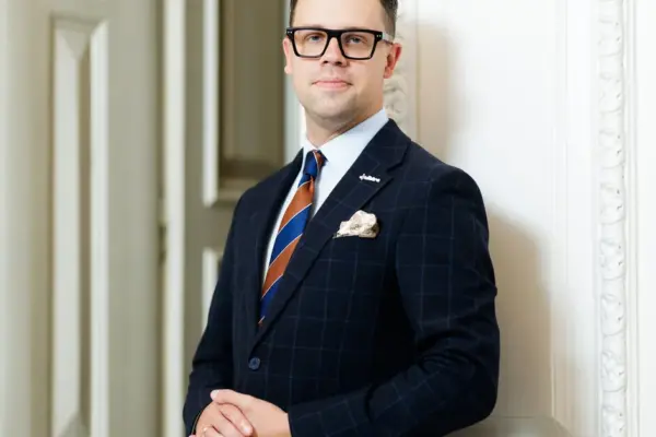 After being suspected of plagiarism in his dissertation, the Minister of Culture presented his version