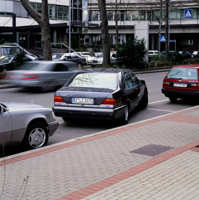W140 code-named Mercedes-Benz S-Class (Manufacturer's photo)