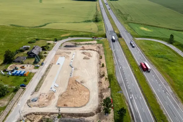 „Fegda“ už beveik 1,5 mln. eurų rekonstruoja aikštelę ties Ariogala, šalia magistralės