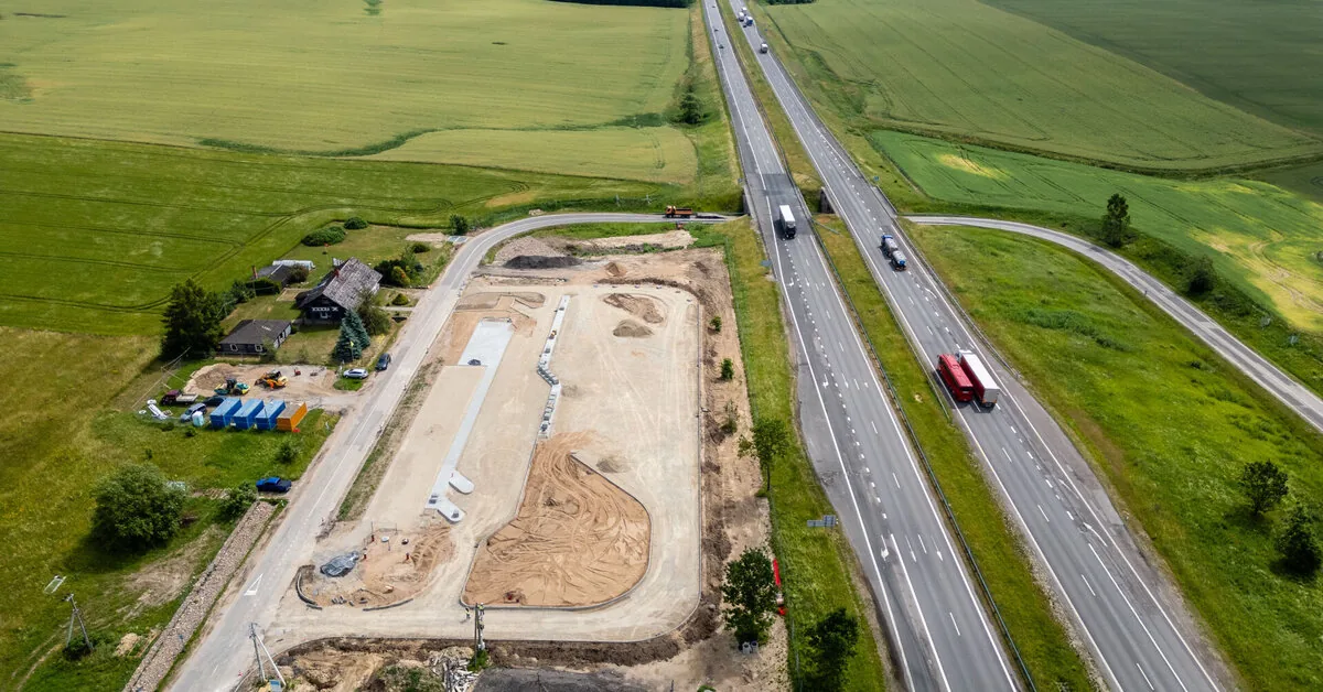 „Fegda“ už beveik 1,5 mln. eurų rekonstruoja aikštelę ties Ariogala, šalia magistralės