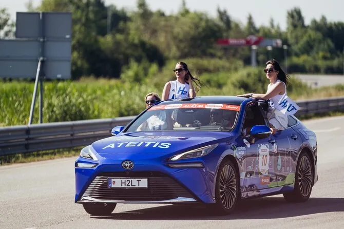 Photo by A. Laucius / Three Klaipėda port women’s crews – one historic start: to the rally – with a hydrogen car