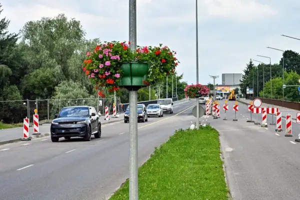 Panevėžyje eismas Nemuno gatvės tiltu vyksta atnaujinta tilto puse