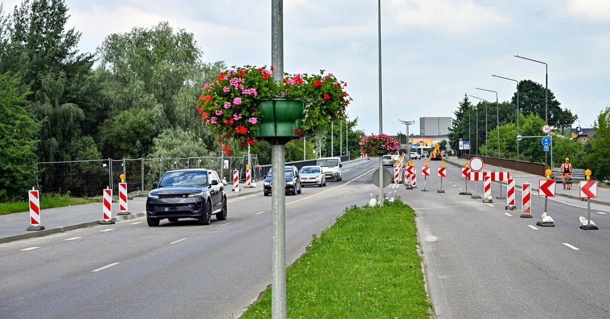Panevėžyje eismas Nemuno gatvės tiltu vyksta atnaujinta tilto puse