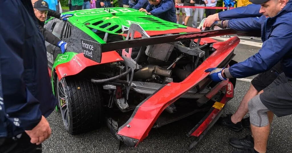 The team manager of the „Porsche“ that caused an accident in the „Aurum 1006 km“ race provided his assessment
