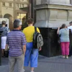 "Drones are flying" and "everything is burning": Russians rushed to ATMs