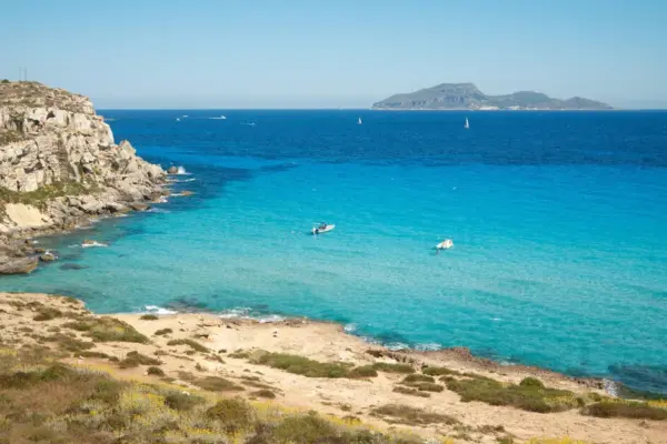 Roman shipwreck with hundreds of amphorae found off the coast of Sicily