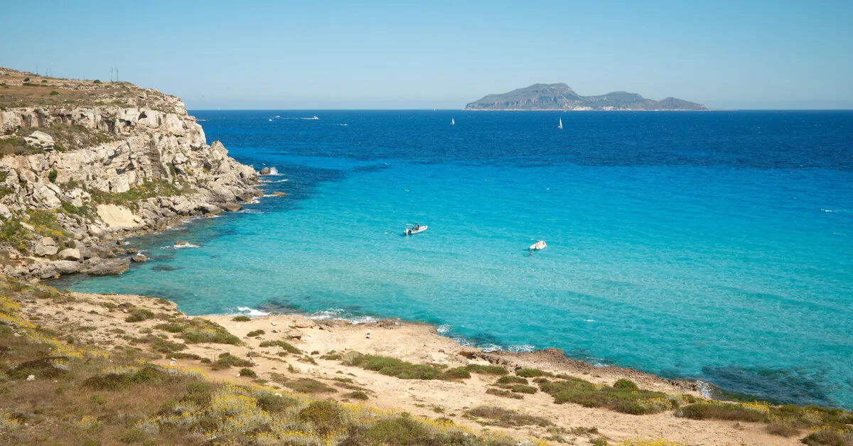 Roman shipwreck with hundreds of amphorae found off the coast of Sicily
