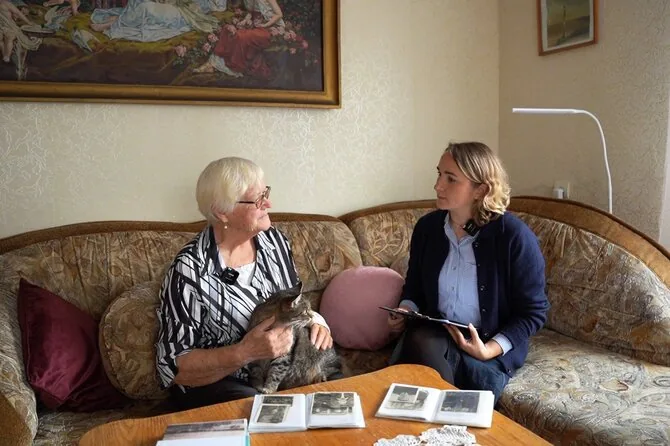 Conversation freeze frame from the video on the Kaunas Ninth Fort Museum’s YouTube channel/Exile Jadvyga Jotautaitė-Peleckienė and Kaunas Ninth Fort Museum representative Eglė Tamulynienė
