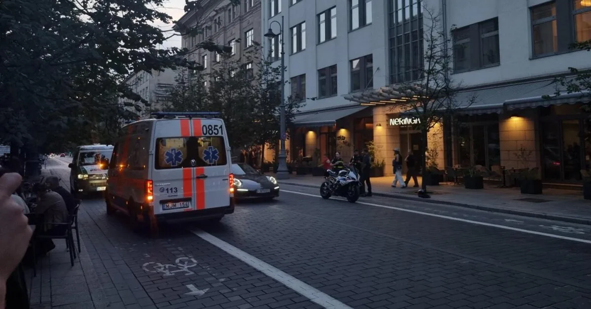 In the center of Vilnius, a BMW motorcycle hit a minor who ran out into the street