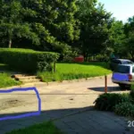 A Vilnius resident couldn't stand the potholes in the apartment building yard: bought asphalt and patched it himself