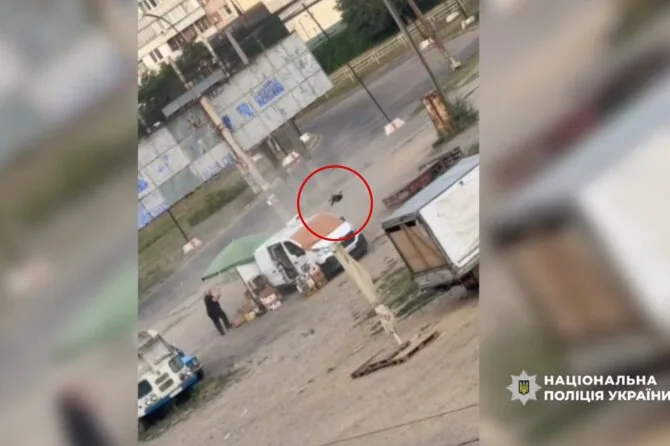 Photo by the National Police of Ukraine/Russian drone hunts a civilian market vendor in Kherson