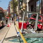 Į stoteles įsirėžę automobiliai sostinei kasmet kainuoja tūkstančius: kas padengia žalą?