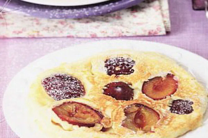 Pancakes with plums