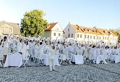 Baltoji vakarienė Kėdainių Didžiojoje rinkos aikštėje