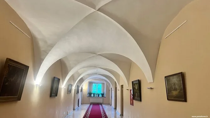 „Po kelionės“ nuotr. / Senieji vienuolyno koridoriai turėtų ką papasakoti