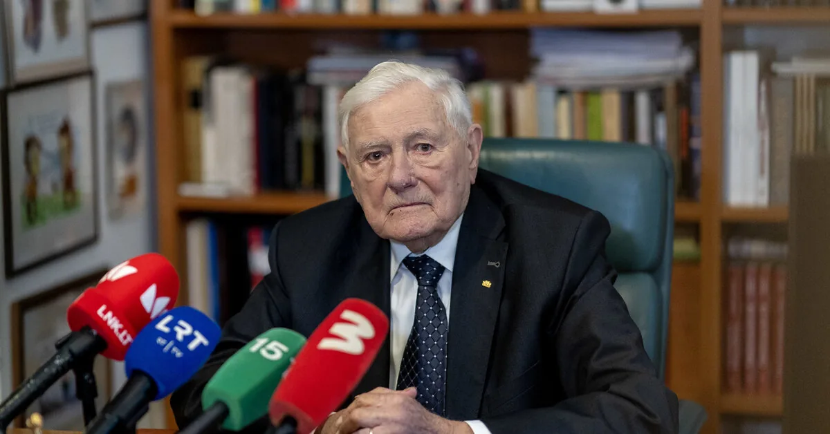 Prime Minister: Valdas Adamkus supported the idea of holding a photo exhibition for his 100th anniversary