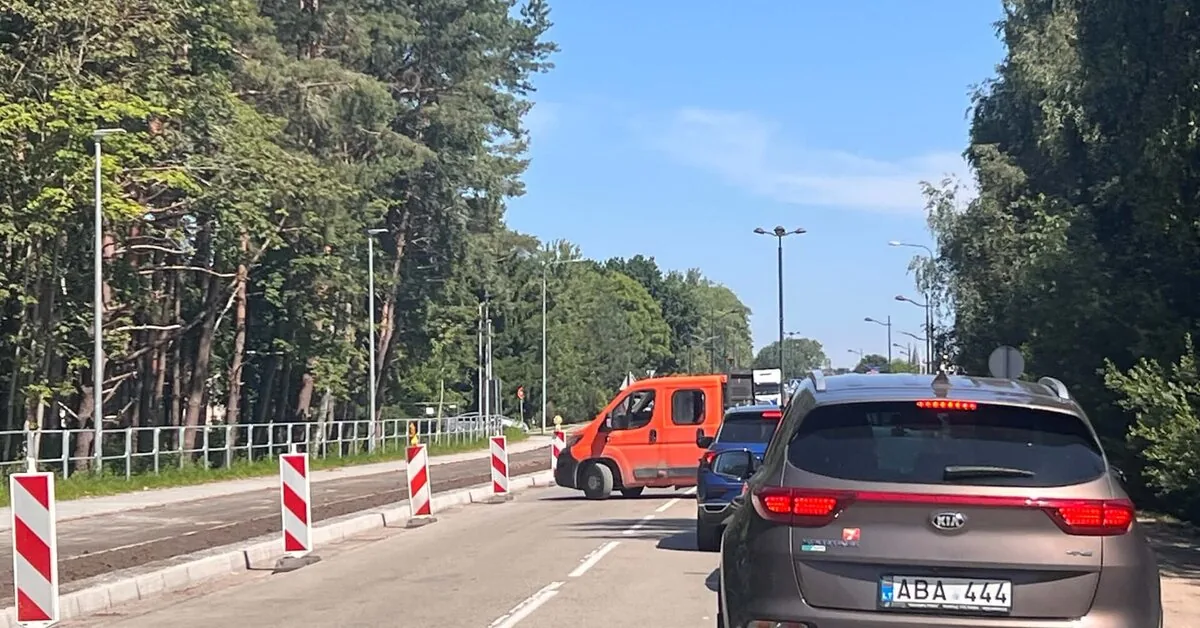 Kelyje į pajūrį sustabdytas remontas: kas nutiko?