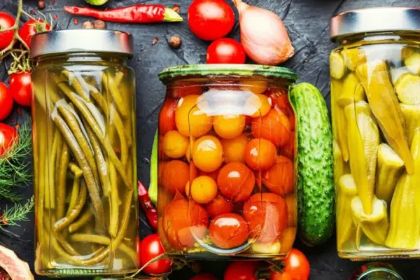 Summer harvest in jars: expert tips to keep your goodies from turning into poisons