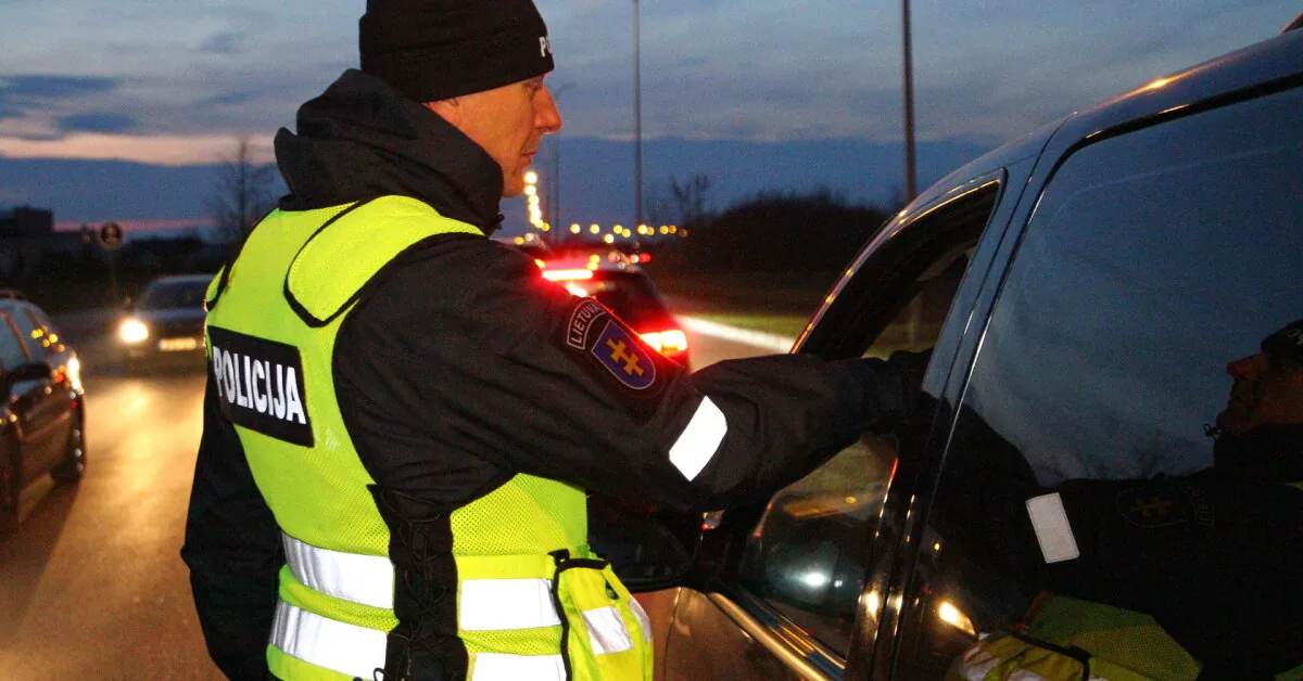 Drunk "Opel" driver also suspected of drug trafficking