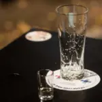 Beer during lunch break: can the employee afford it?
