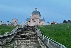 Į Liškiavos bažnyčią galima patekti iš kelių pusių