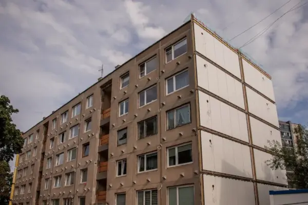 Part of an apartment building in Vilnius insulated in just two days: this could change renovation in Lithuania