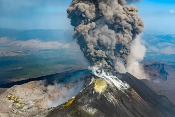 Etna volcano erupted again: sends warning to tourists