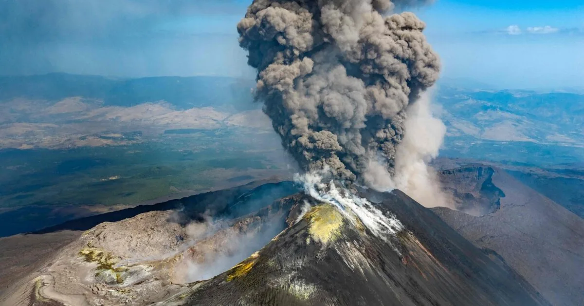Etna volcano erupted again: sends warning to tourists