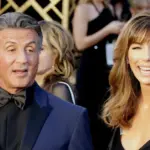 The video captures Sylvester Stallone struggling to climb the stairs: his wife rushed to help him