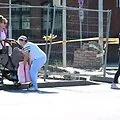 Klaipėdiečiai piktinasi, kad atnaujinant šaligatvius, gatves ir dviračių takus, mieste trūksta nuorodų, ženklų ir darbai vyksta bet kaip, visiškai nesirūpinant pėsčiųjų saugumu. Vitos JUREVIČIENĖS nuotr.