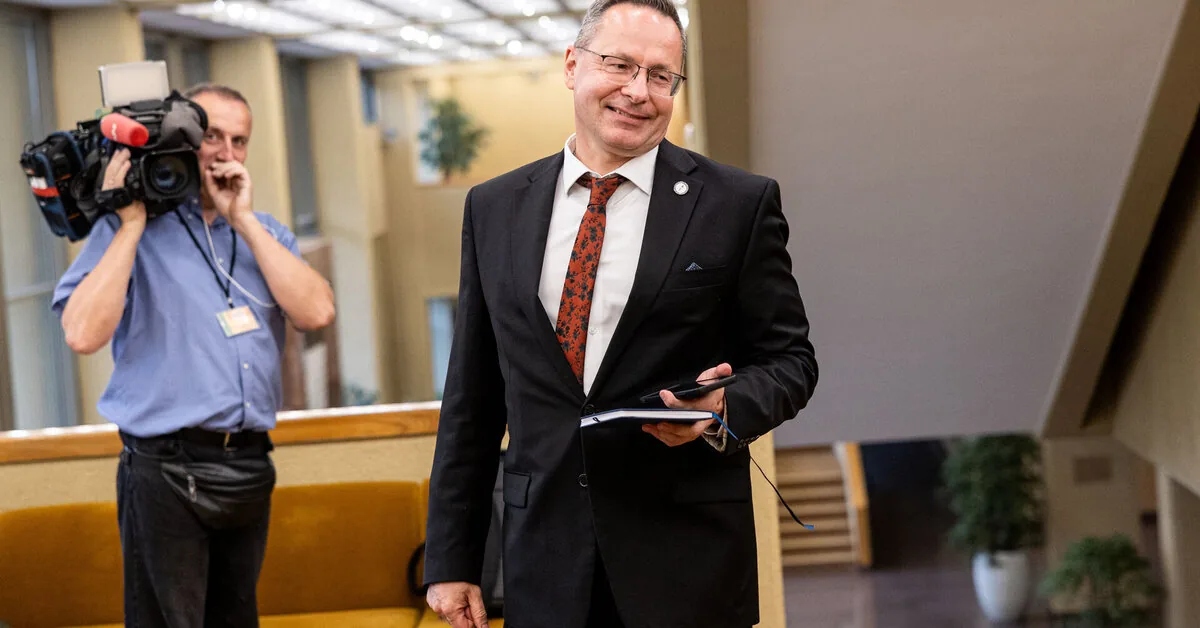 Parliamentary ethics watchdogs threw the Foreign Ministry's complaint about Pavilionis into the trash bin
