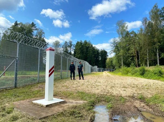 Latvian border / Alexander Welscher / dpa/picture-alliance