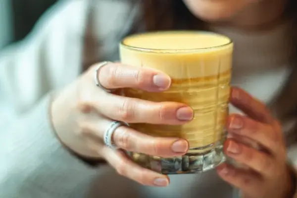 Water with lemon, turmeric, and cold shower: doctor – about popular tips on the internet