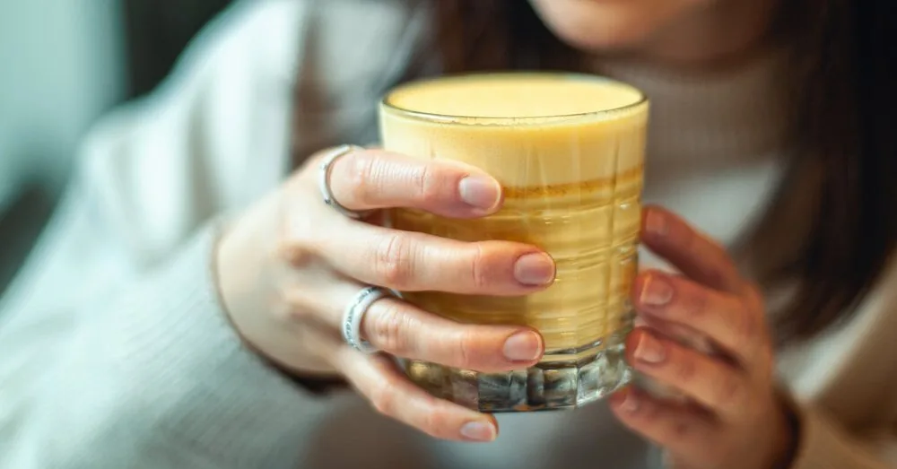 Water with lemon, turmeric, and cold shower: doctor – about popular tips on the internet