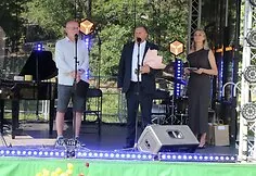 Stripeikiuose užgimė Bičių Respublika: ambasadoriumi tapo Valinskas