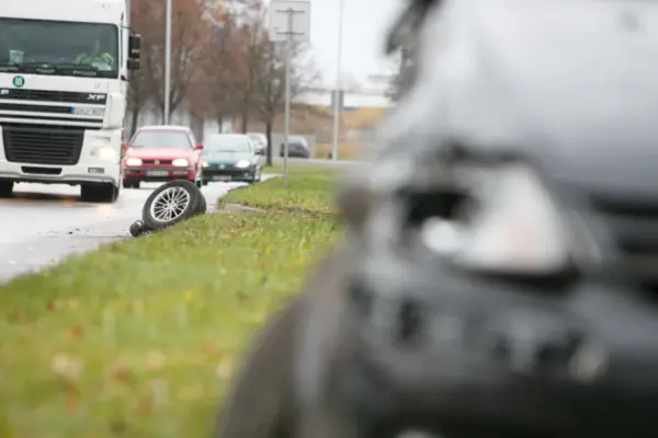 In Vilnius district, two "Golf" cars collided: 4 people injured, including a 14-year-old