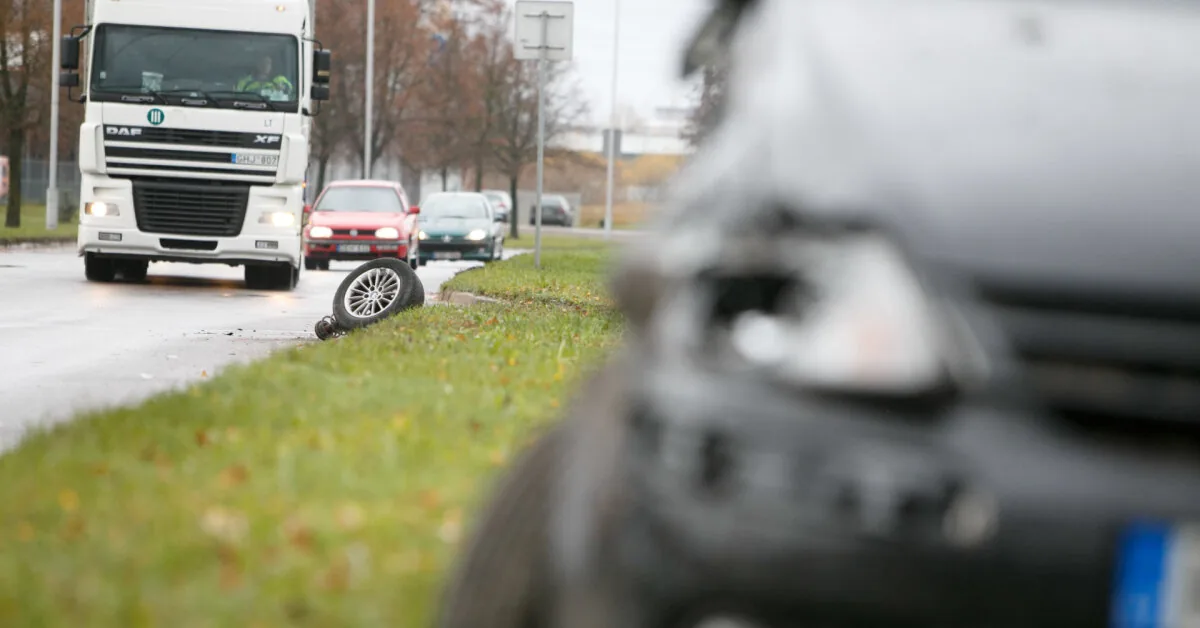 In Vilnius district, two "Golf" cars collided: 4 people injured, including a 14-year-old